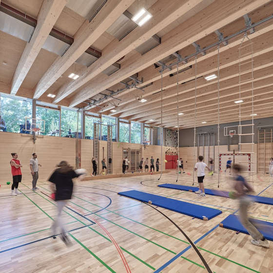 Sporthalle im Untergeschoss