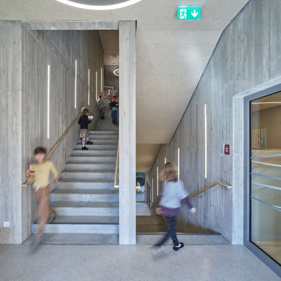 Treffenhaus mit Sichtbetonwänden
